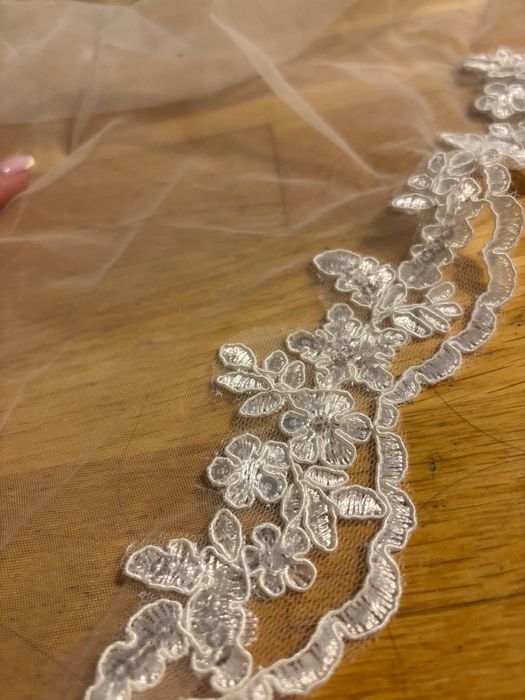 Suknia ślubna z welonem