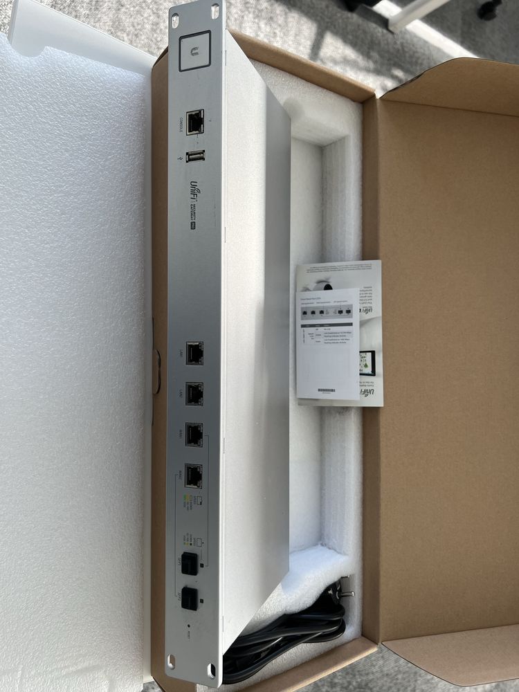 Ubiquiti usg-pro-4 unifi security gateway