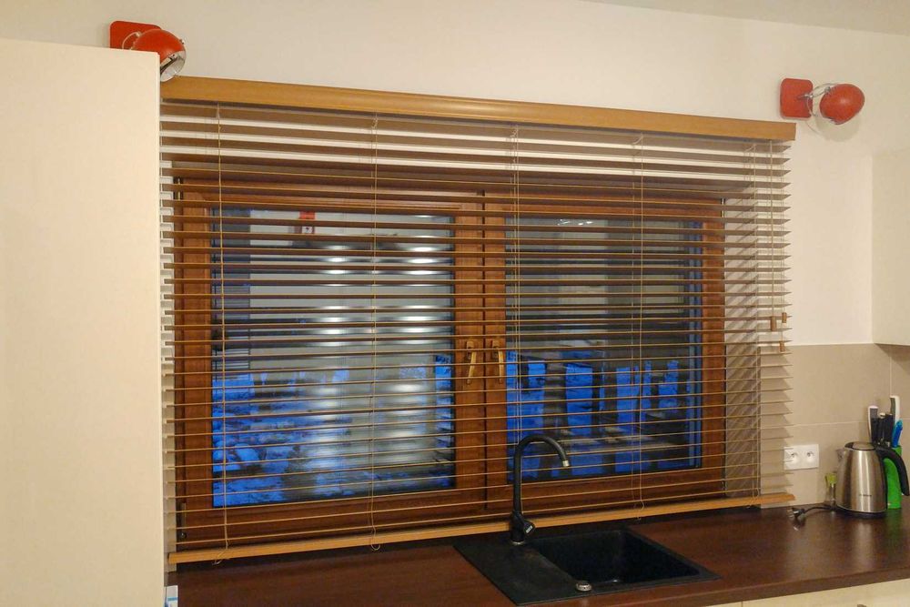 Żaluzje drewniane i aluminiowe na wymiar. Pomiar i montaż.