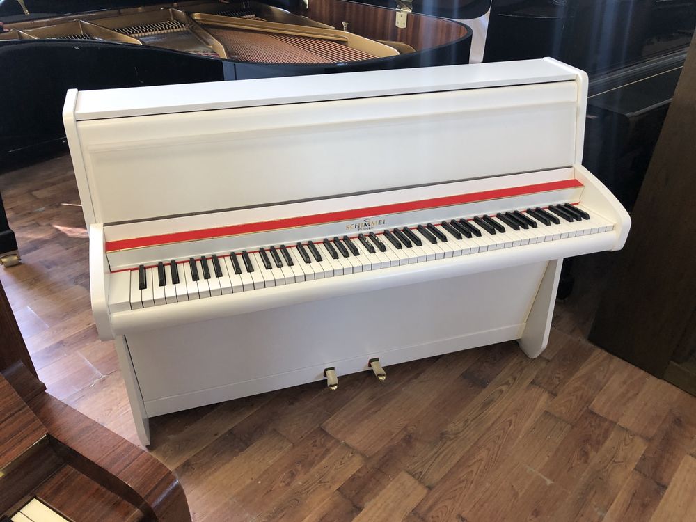 Pianino schimmel biale  od Piano Design