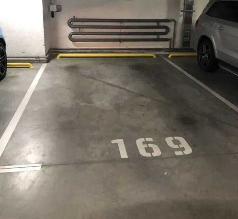 Продаж підземного просторого паркомісця з розеткою в ЖК RiverStone