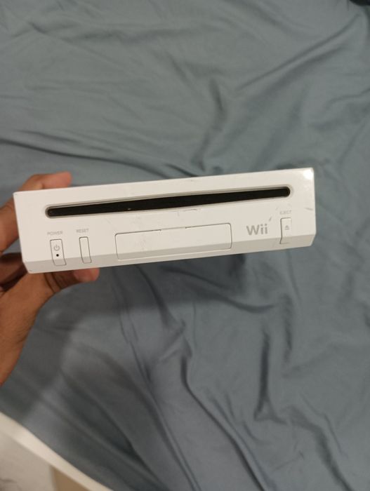 2 Nintendo Wii console