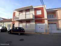 Andar de Moradia T3 com garagem e quintal