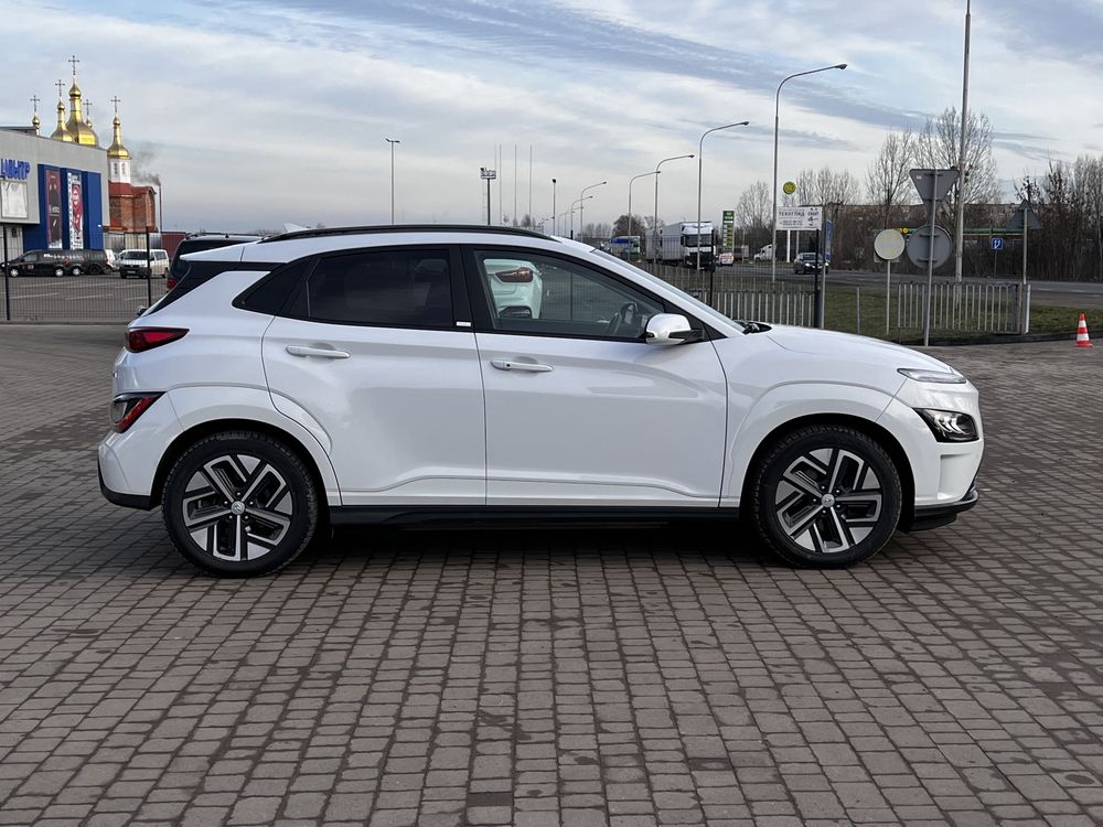 Hyundai kona 2021 64kwh soh100% 530км