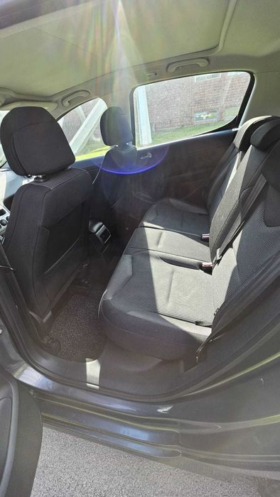Peugeot 308 1,6 benzyna 120KM 5d niski przebieg