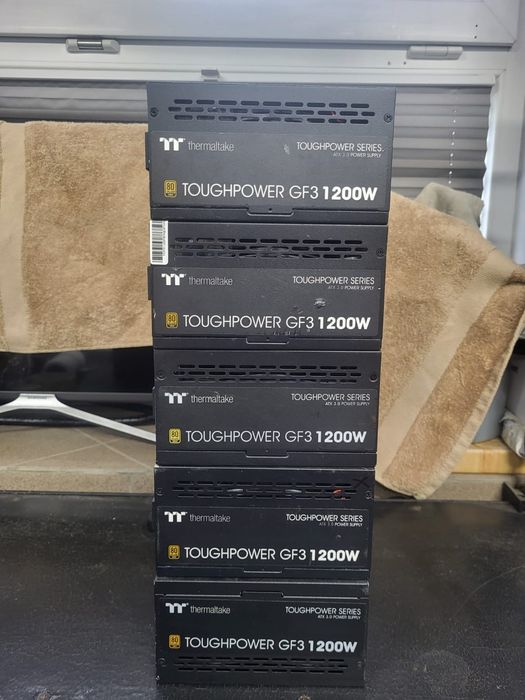 Блоки живлення ПК Thermaltake 1200W, 1350W, 1650W.
