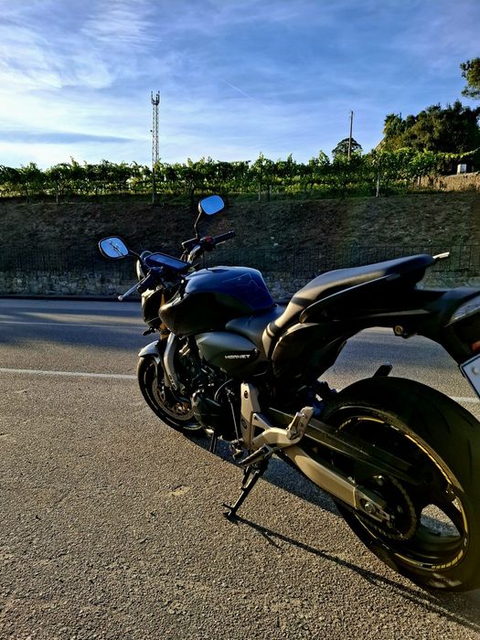 Honda Hornet 25kw Travagem Combinada e ABS