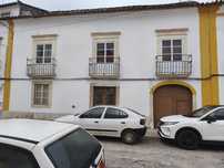 Prédio com 2 andares e terreno - Centro de Vila Viçosa