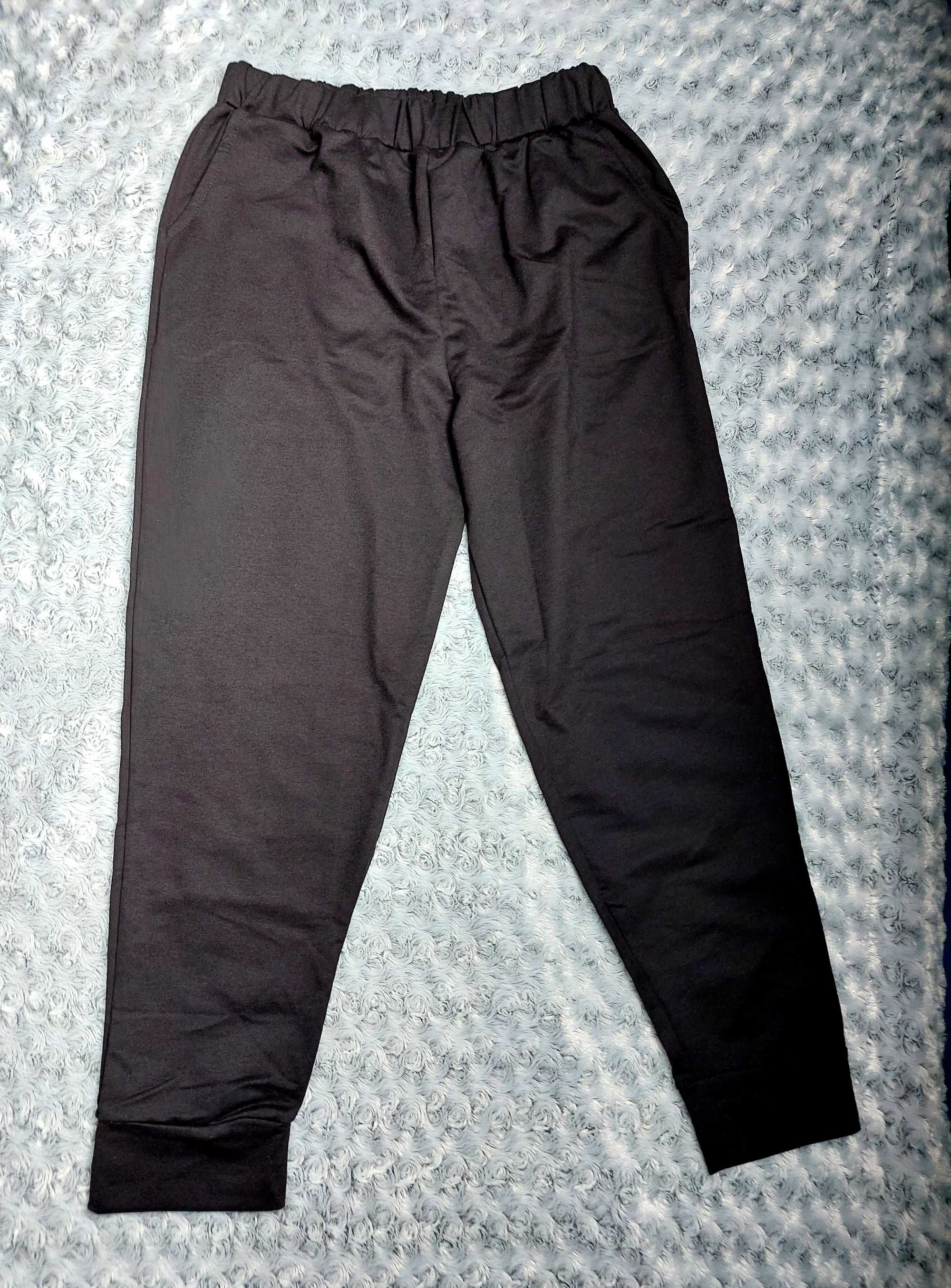 Komplet dresowy: czarne spodnie + bluza z paskami, L