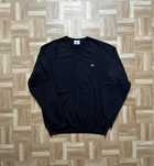 Czarny sweter w serek Lacoste