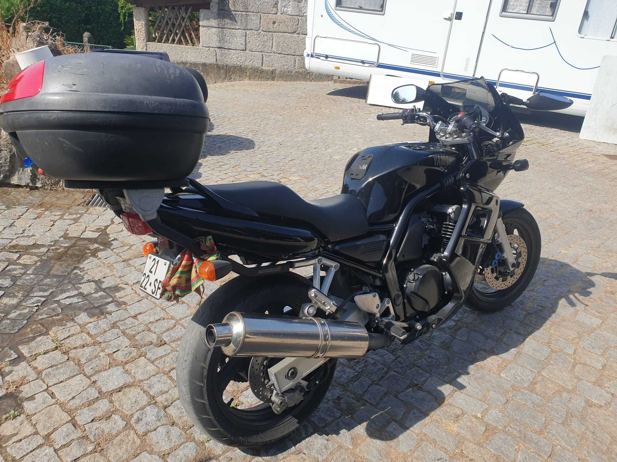 Moto Yamaha Fazer 600