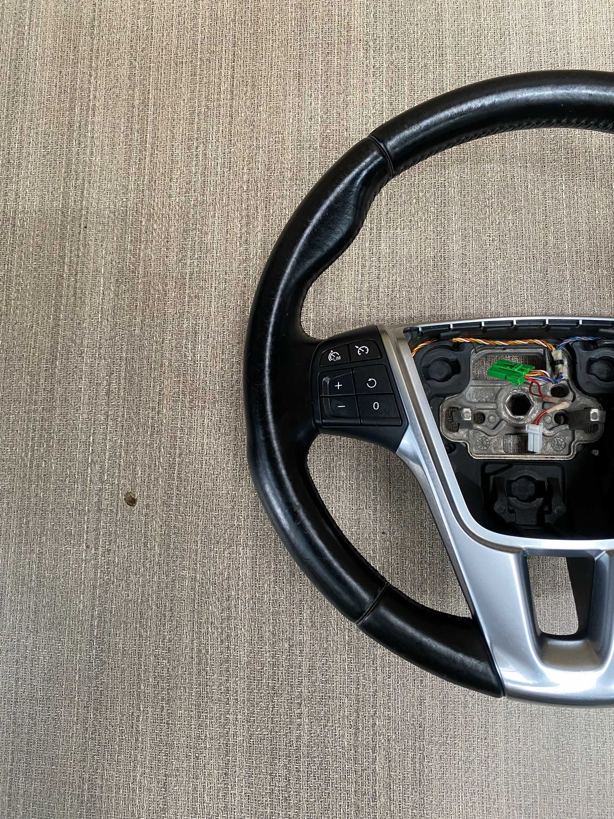 Kierownica Volvo v40 do obszycia