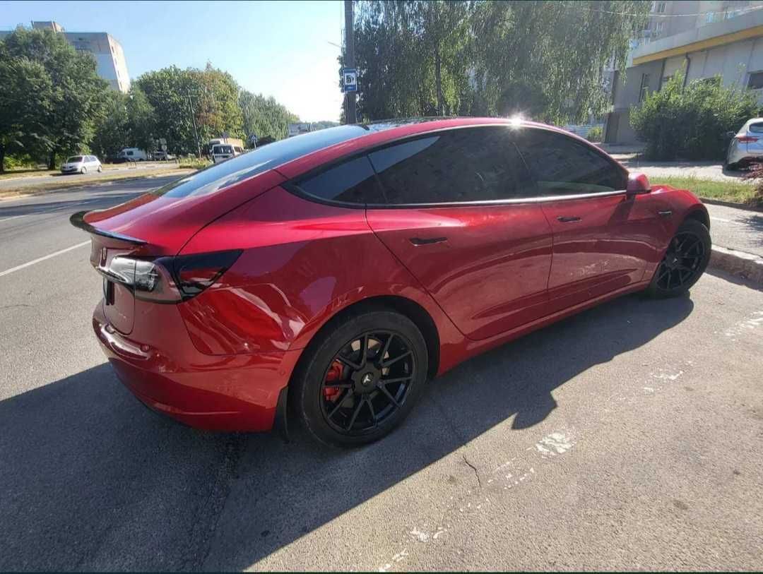 Продам авто Tesla model 3