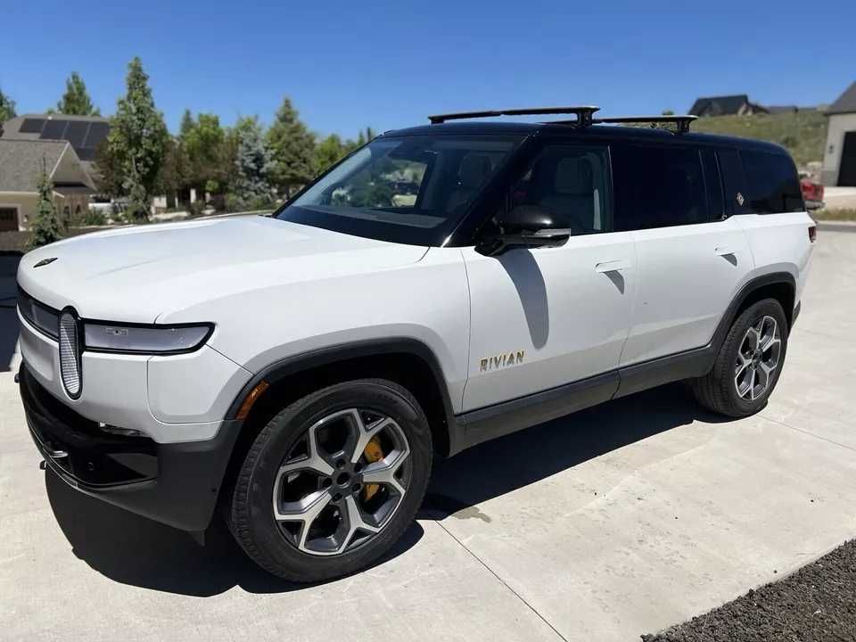 2023 Rivian R1S Adventure