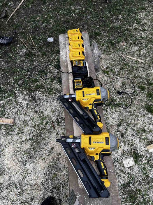 Нейлер DeWalt DCN 692