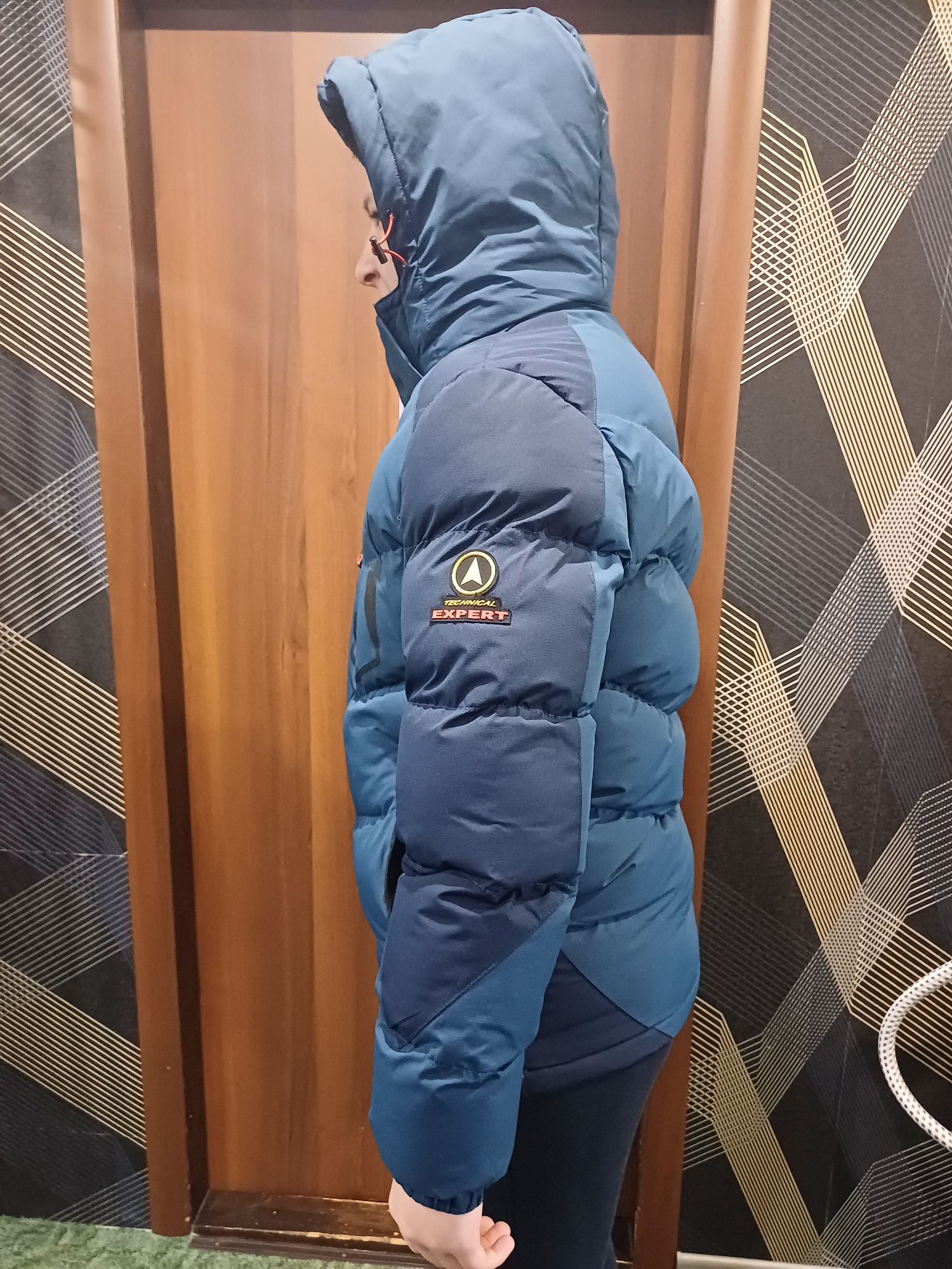 Продам куртку зима на подростка.