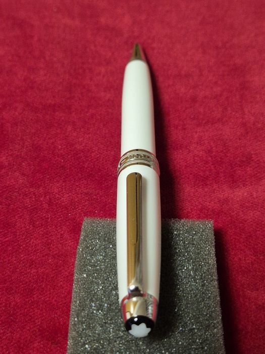 Montblanc Meisterstuck tribute to the Mont Blanc.
