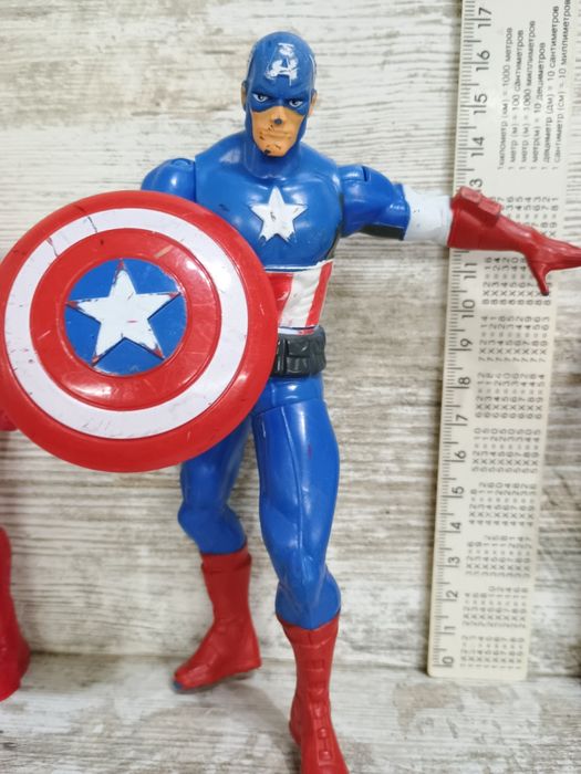 Фігурки героїв Марвел