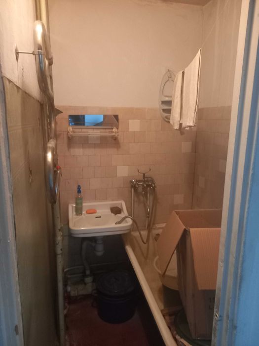 Продаж 2 - кімнатної квартири на проспекті Соборності, 11