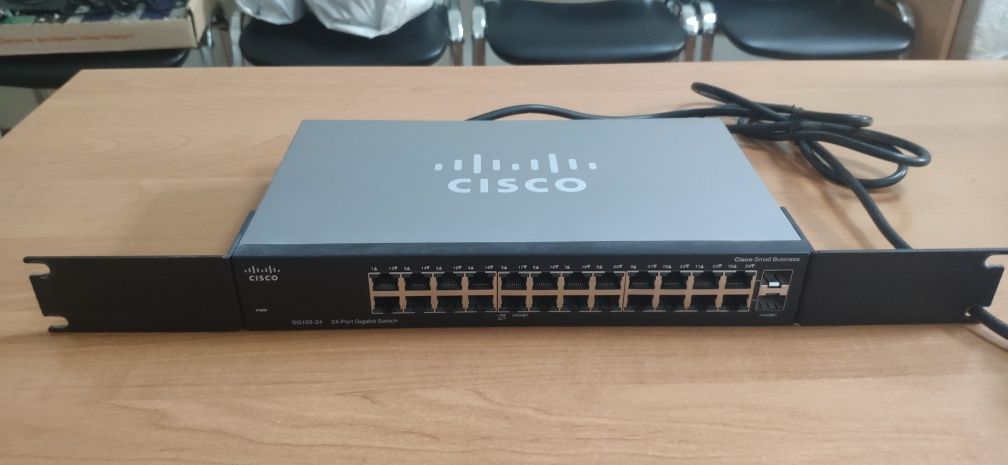 Маршрутизатор Коммутатор Cisco SG102-24