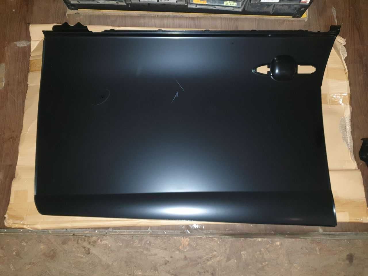 Панель двери филенка дверь правая Toyota prius 50 prime 6711147050