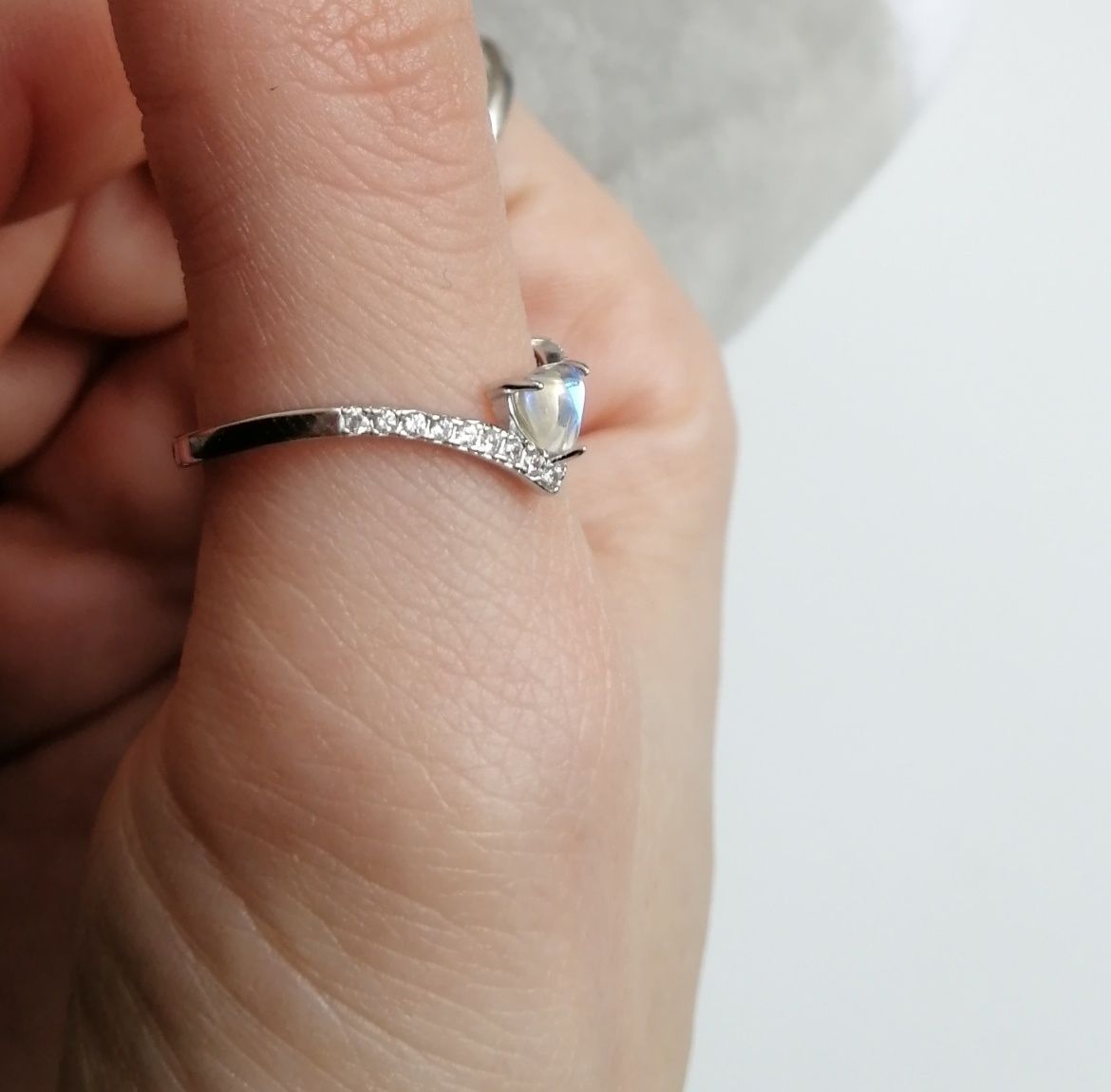 Кольцо серебряное с камнем Размер 18,срібна каблучка стильное красивое
