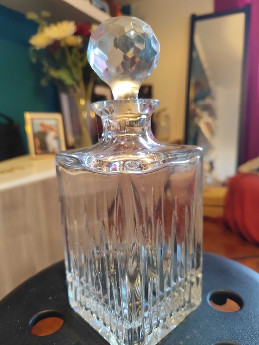 Garrafa cristal muito bonita