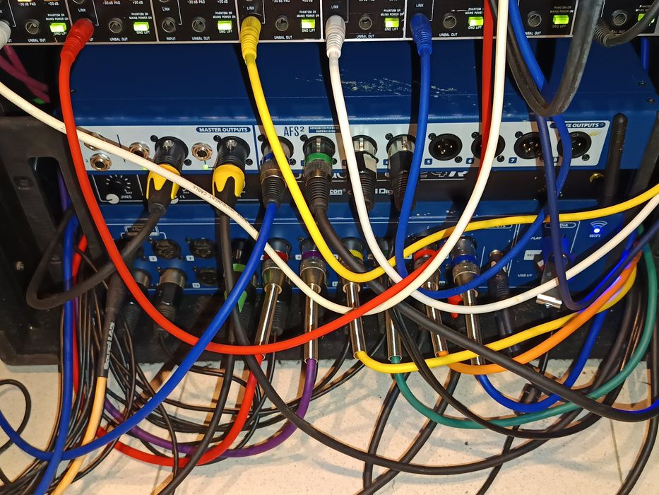 Mixer UI 24 r com board nova e computador monitor 24