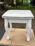 Taboret do toaletki lub pianina