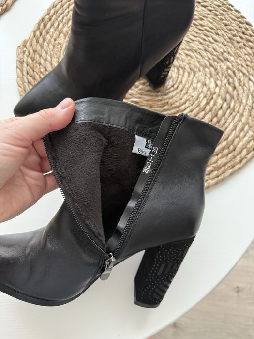 Шкіряні ботінки на каблуку