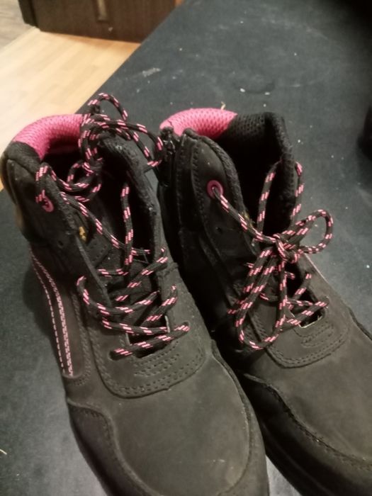 Ботинки 39 .     .        .      .