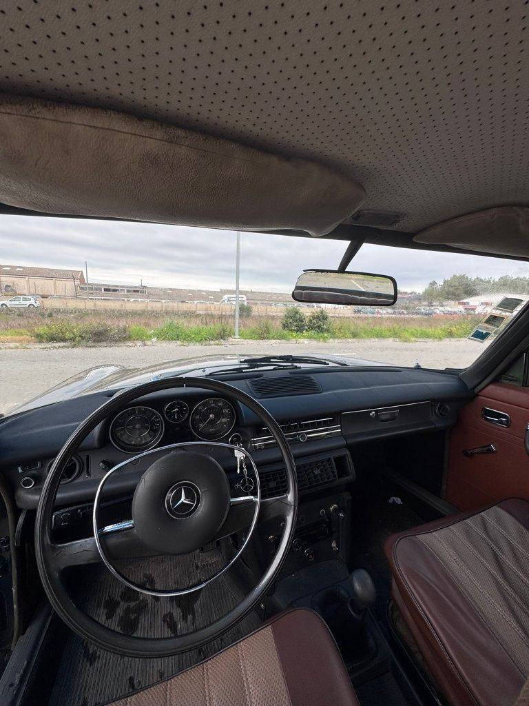 Mercedes-Benz 220