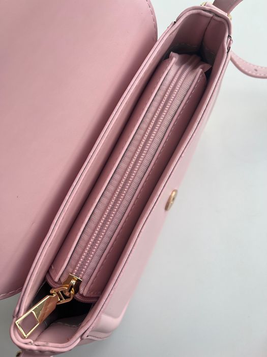 Рожева жіноча сумочка