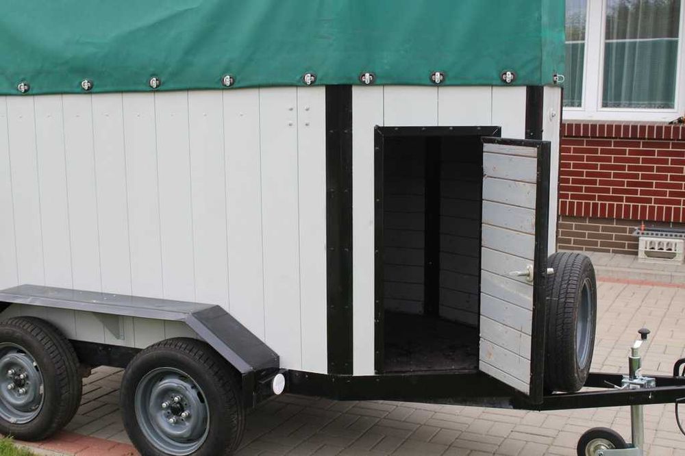 Przyczepa do przewozu koni