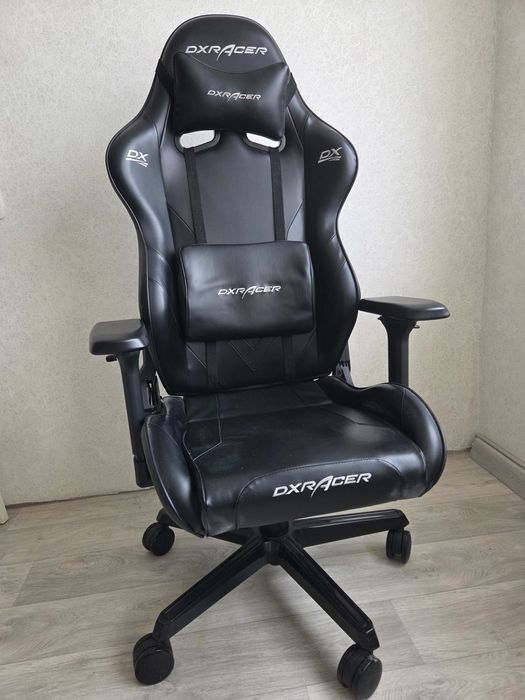 Крісло для геймерів DXRacer G Series D8100 Чорне (GC-G001-N-C2-NVF)
