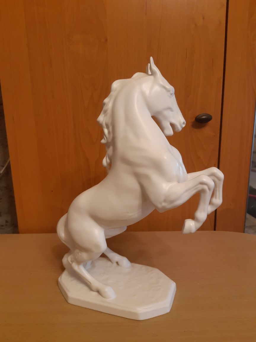 Koń z porcelany Geobel 33cm