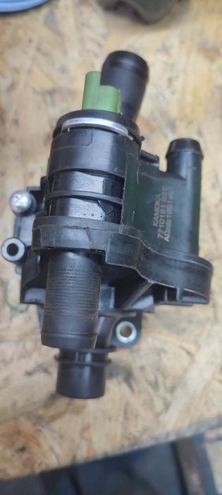 Termostat z obudową Kamoka 771.01.61, Peugeot, Volvo i inne