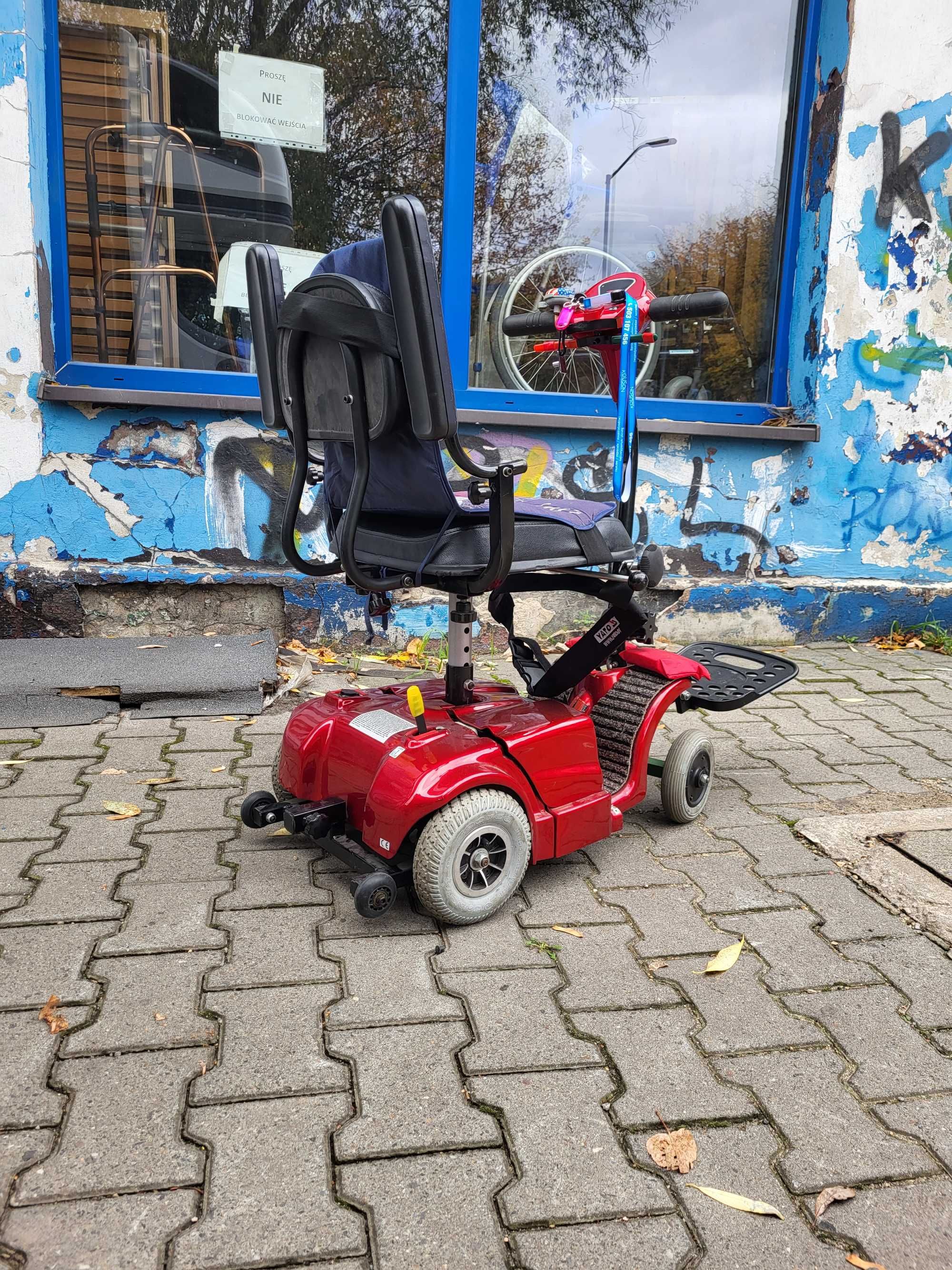 Skuter elektryczny inwalidzki jeżdżący fotel do mieszkania