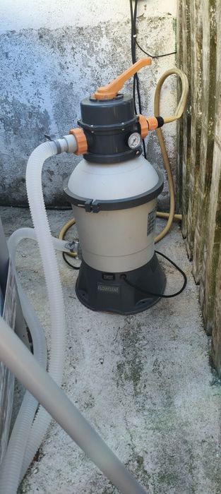 Piscina bestway impecável