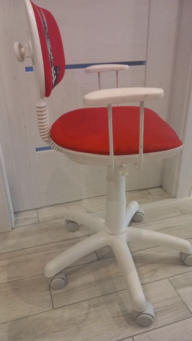 Krzesło do biurka obrotowe dla dziecka