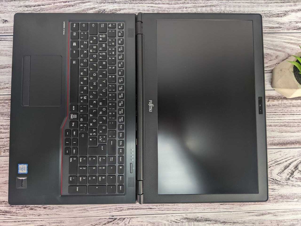 Ноутбук 15.6" Fujitsu LifeBook U758 Core i5-8350U FullHD IPS уцінка