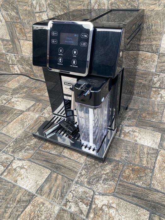 Кавомашина Delonghi Perfecta EVO малий пробіг гарний стан
