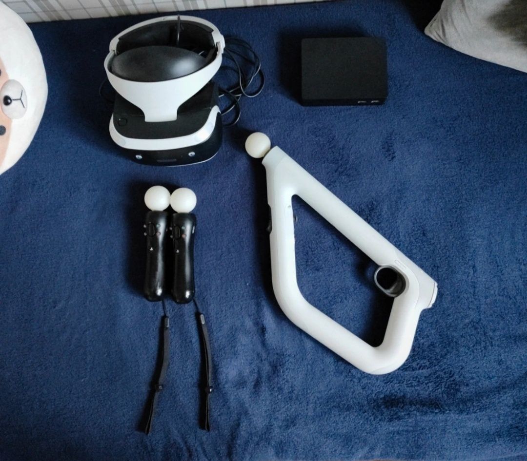 PlayStation VR z goglami konsolką i padami i karabinem