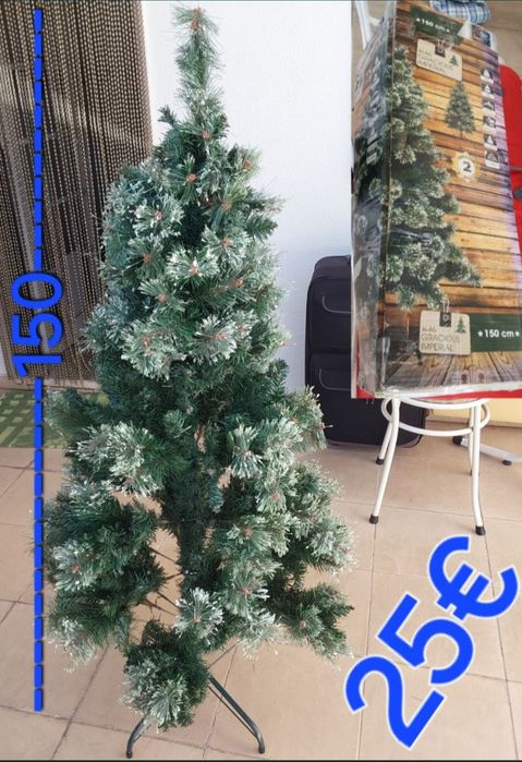 ÁRVORES DE NATAL EM MUITO BOM ESTADO.Casa,Quarto,Sala,Loja,Garagem.