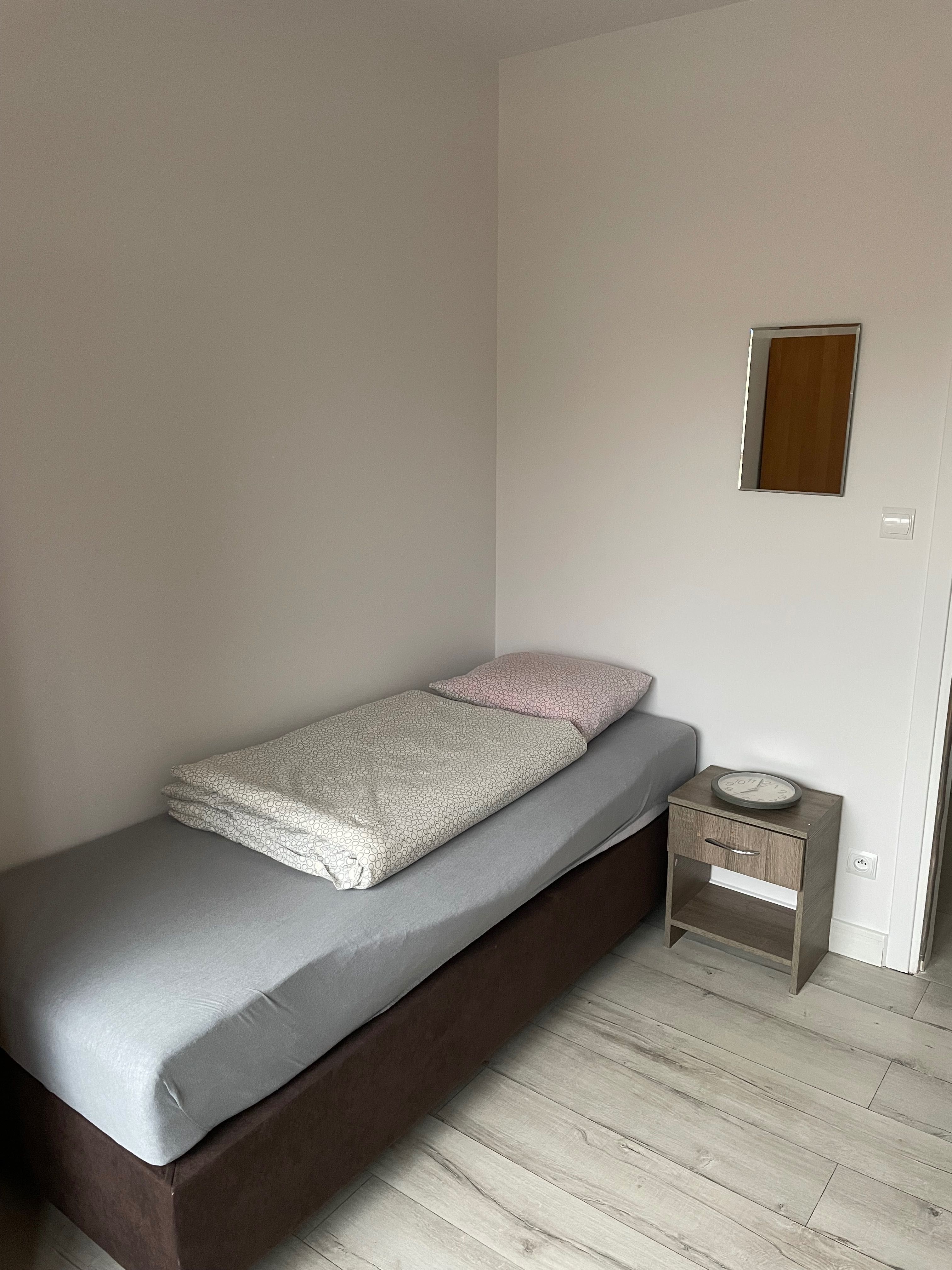 Pokój jednoosobowy na okres długoterminowy i krótki
