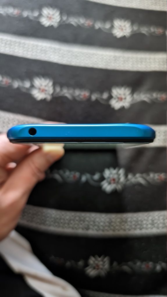 Продам Redmi 9A в отличном состоянии, есть защитное стекло