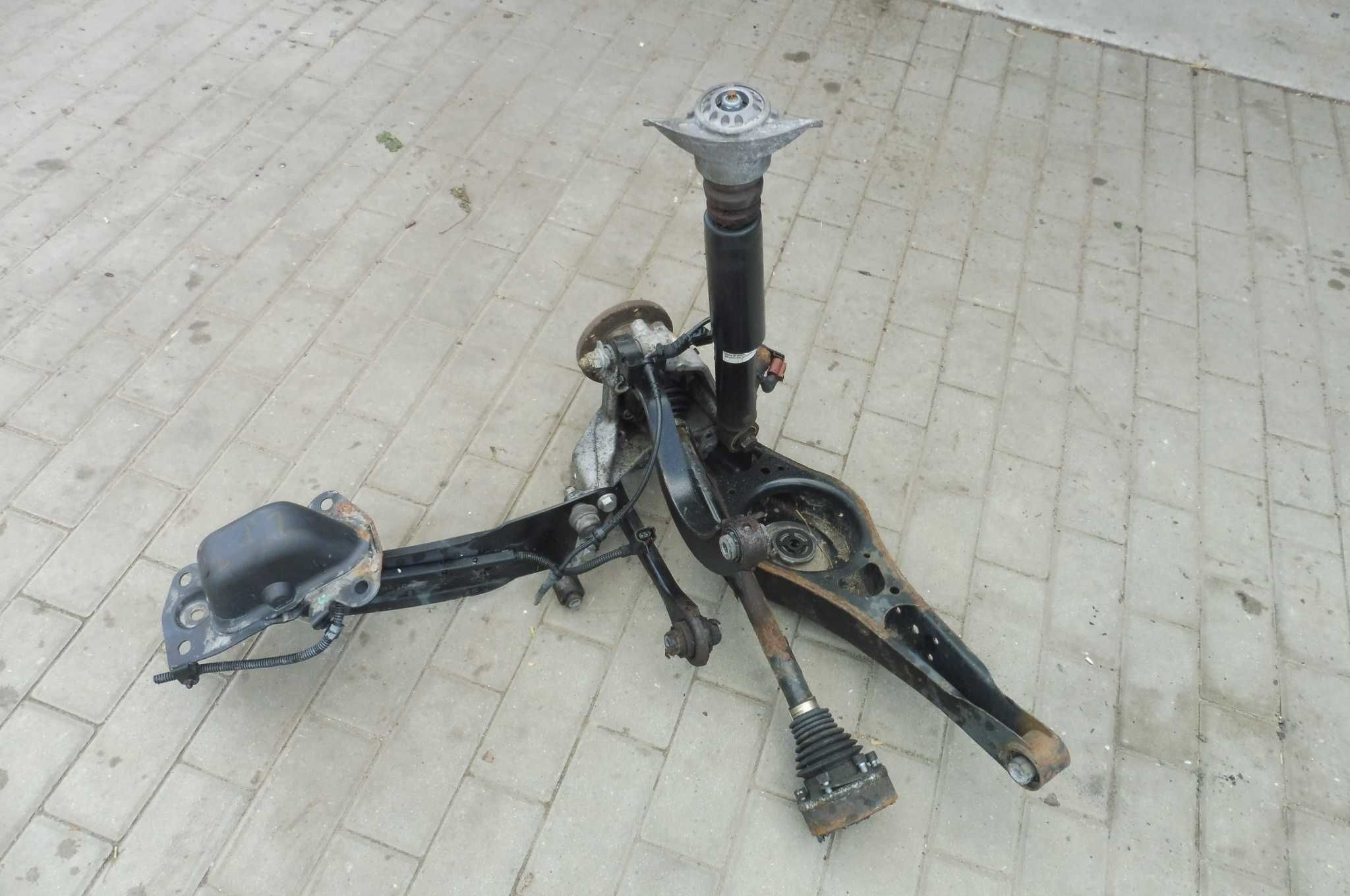 Zawieszenie Prawe Tył tylne VW Passat CC 3,6V6  Skoda Superb kompletne