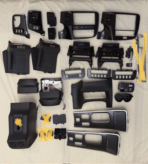 Пластик глянець салону Аутлендер 3 PHEV Outlander Sport ASX