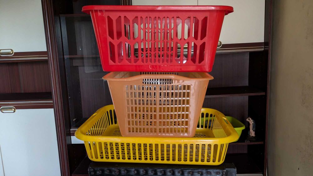 2 maquinas café 1 d pastilha e 1 d saco de caneca+ 3 cestos plástico