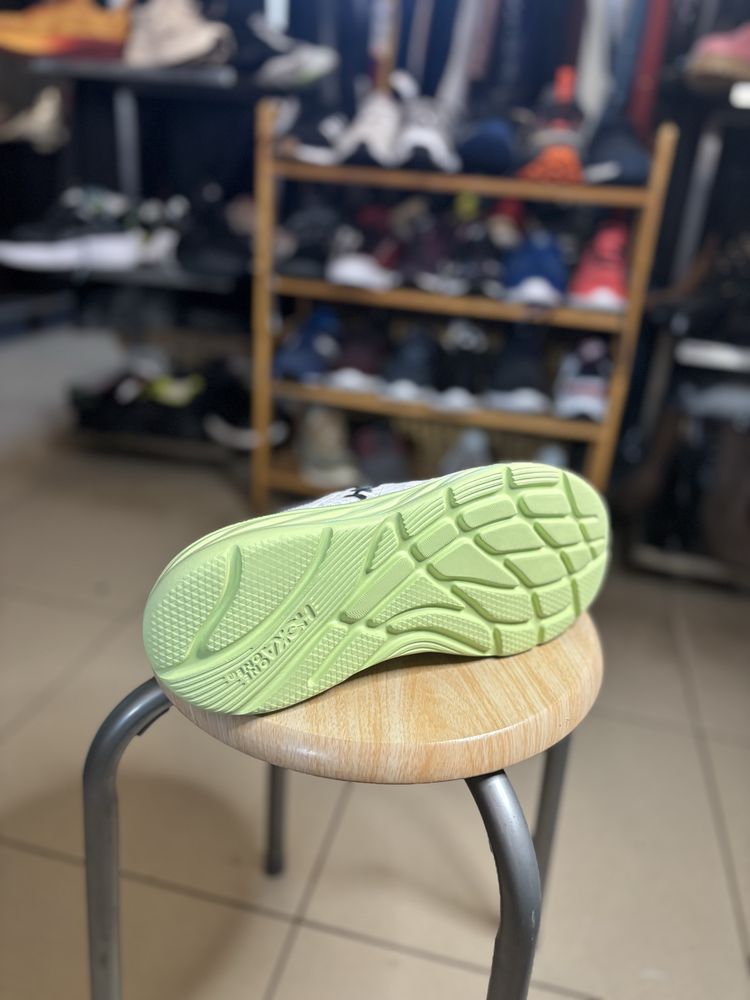 Кросівки HOKA, розмір 42 2/3(27 см)